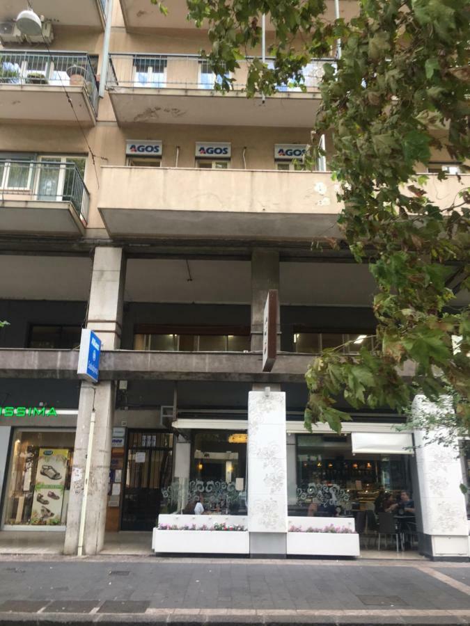 Luxurious Street Apartments Катания Екстериор снимка